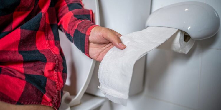 Hábito comum pode aumentar drasticamente o risco de hemorroidas