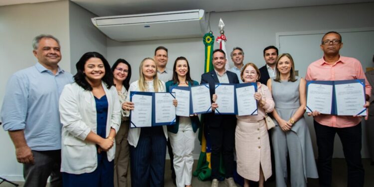 Paulo Dantas assina ordem de serviço para construção de creches em cinco municípios