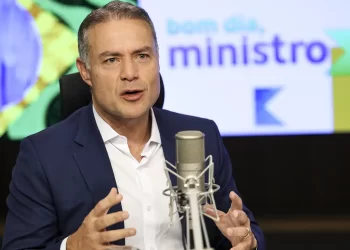 Renan Filho “acelera” pré-campanha com obras do VLT e rodovias em AL