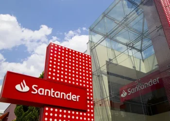 Com salário inicial de R$ 7 mil, Santander oferece vagas para especialistas em seguros e consórcios em Alagoas