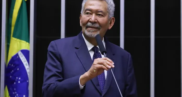 Deputado federal Paulão (PT-AL) vota contra PEC da Impunidade e Projeto de Lei da Anistia