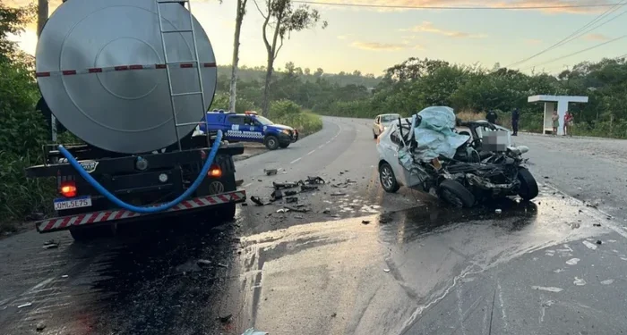 Sargento da PM morre após colisão entre carro e caminhão em Branquinha