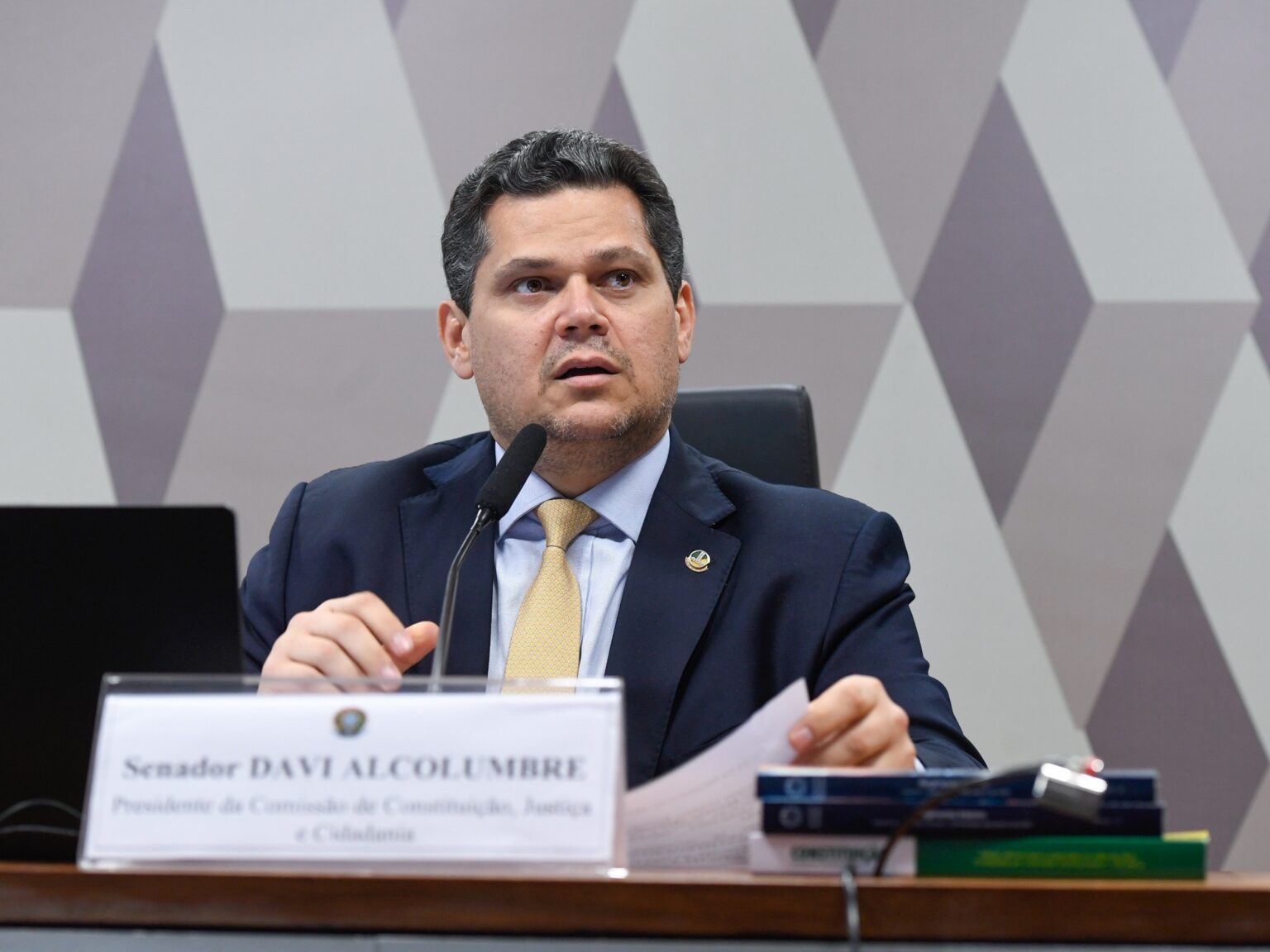 Lideranças do PT alertam Alcolumbre sobre riscos políticos ao segurar PEC da escala 6×1
