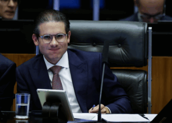 Julgamento de Bolsonaro amplia pressão sobre Hugo Motta na Câmara