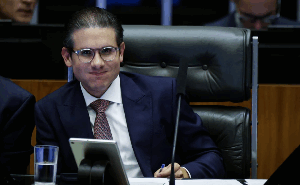 Julgamento de Bolsonaro amplia pressão sobre Hugo Motta na Câmara