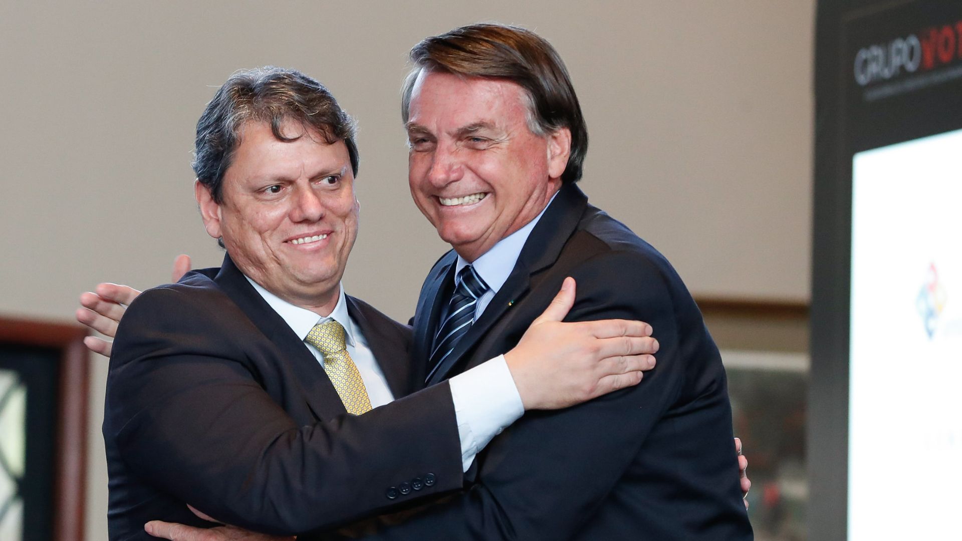 Com apoio de Bolsonaro, Tarcísio articula aprovação da anistia e reforça base para 2026 Com apoio de Bolsonaro, Tarcísio articula aprovação da anistia e reforça base para 2026