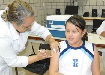 Vacinação contra o HPV para jovens de 15 a 19 anos é ampliada até dezembro