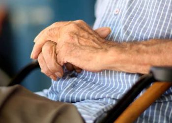 Aos 71 anos, homem entra na Justiça para ser reconhecido pelo pai de 100 anos