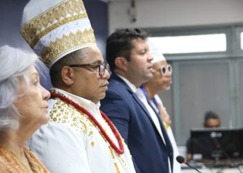 Câmara homenageia Pai Marcos por liderança religiosa e trabalho social em Maceió