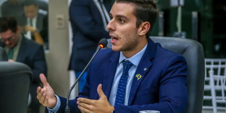 Caio Bebeto assume funções de destaque em três comissões da Câmara