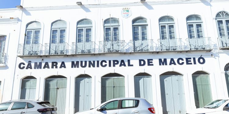 Câmara de Maceió nomeia 12 novos servidores em celebração ao Mês do Servidor