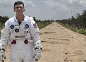 Humorista Ironiza Condição de Rodovias do RN Vestido de Astronauta