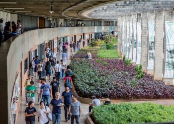 Governo autoriza 6,7 mil novos cargos para professores em universidades federais