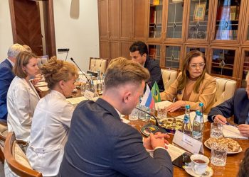 Senadora Dra. Eudócia participa de reunião técnica na Rússia sobre desenvolvimento de vacinas personalizadas com RNA mensageiro