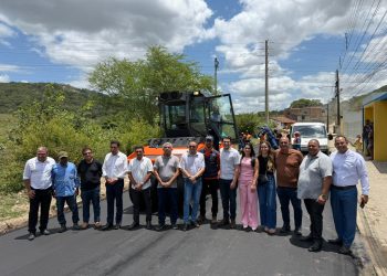 Prefeito Eduardo Bulhões acompanha obras do Pró-Estrada em Santana do Ipanema: ‘transformação’