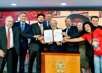 Lula sanciona gratuidade em conta de luz para famílias de baixa renda