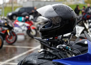 Uber é multada em R$ 398 mil por operação de mototáxi em São Paulo