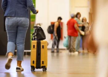 PT e PL se unem contra cobrança por bagagem de mão em voos