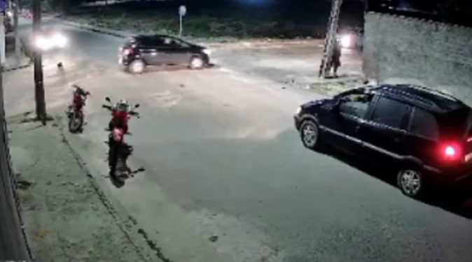 Condutor é alvo de 4 tiros durante briga de trânsito em Penedo