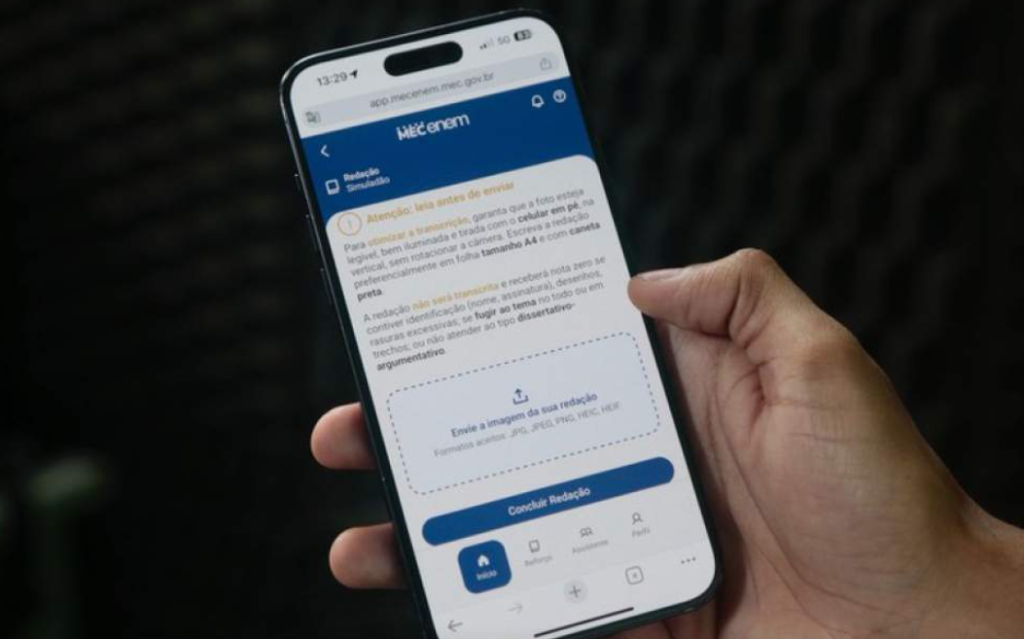MEC lança aplicativo com simulados e correção de redações para o Enem