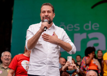 Lula bate martelo e está próximo de anunciar Boulos como ministro