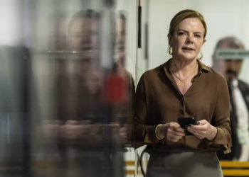 Gleisi anuncia a demissão de indicados de partidos que votaram contra o governo: ‘Quem não está sendo leal não tem por que ficar’