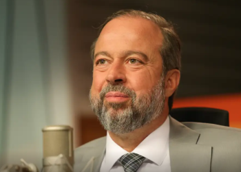 Não precisaremos do horário de verão neste ano, diz Alexandre Silveira