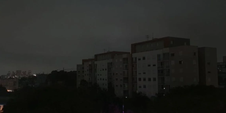 Incêndio em subestação no Paraná causou apagão, diz Minas e Energia