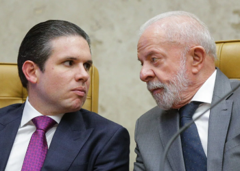 Após corte de cargos, Motta renegocia espaços do Centrão no governo