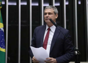 PT recorre ao plenário contra arquivamento de processo contra Eduardo