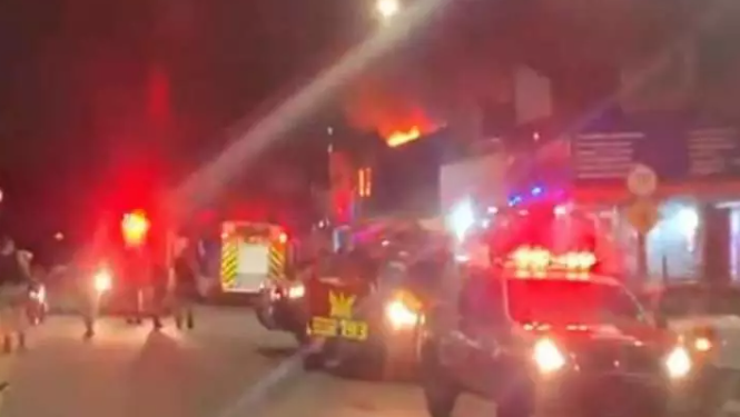 Bombeiros ficam feridos em combate a incêndio em loja de bicicleta; DC avalia imóvel