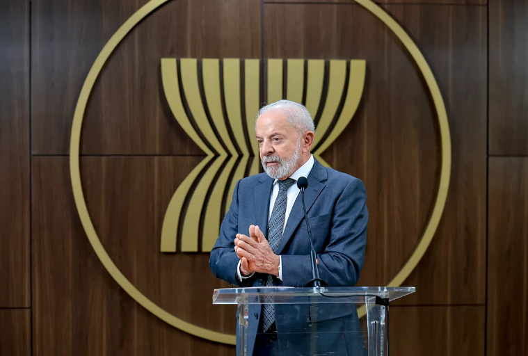 Lula reúne ministros para discutir crise no Rio após megaoperação Lula reúne ministros para discutir crise no Rio após megaoperação