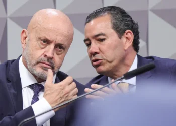 R$ 8 milhões em carros, 25 IPhones: as compras da “Farra do INSS”