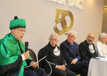 Dr. Milton Hênio recebe título de Doutor Honoris Causa do Cesmac