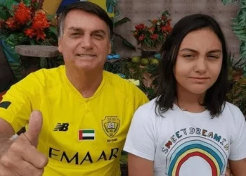 Bolsonaro pede a Moraes para comemorar 15 anos da filha em casa