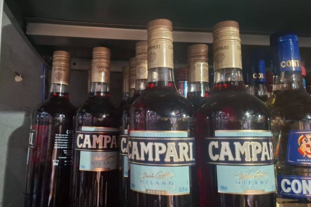 Mulher é autuada por vender bebida adulterada no centro de São Paulo