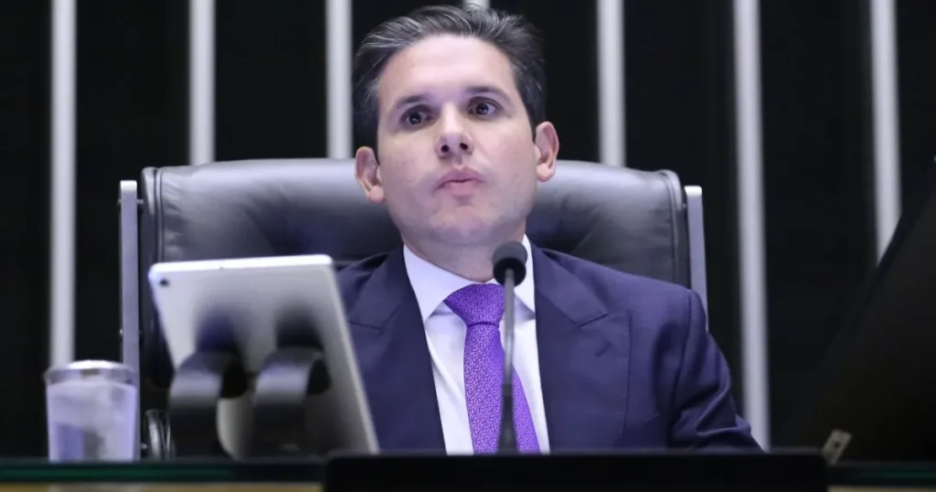 Deputados da base governista denunciam Hugo Motta à PGR por tumulto na Câmara