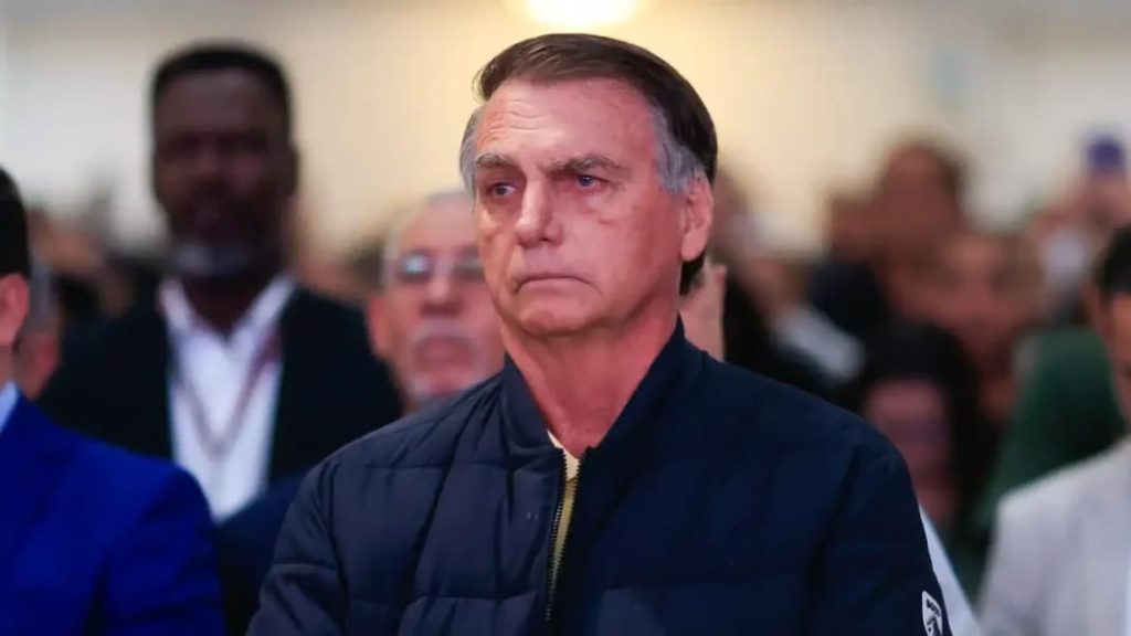 Bolsonaro sofre nova crise de soluços e solicita atendimento médico domiciliar
