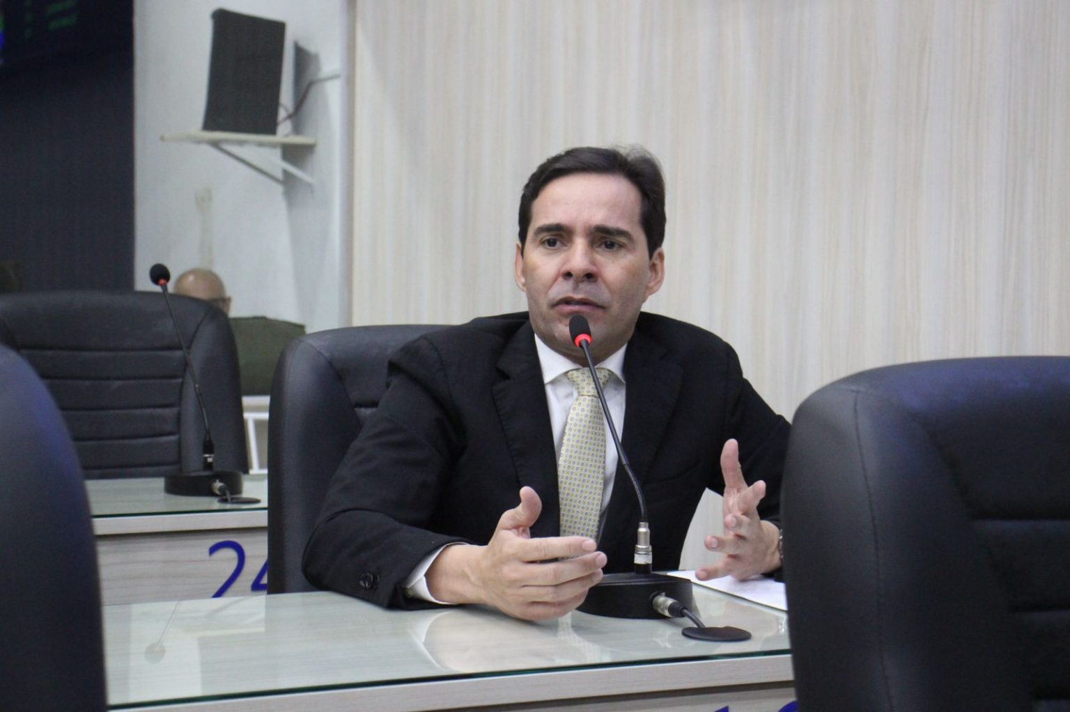 Kelmann critica abandono da saúde estadual e venda de imóvel do CAPS II em Maceió