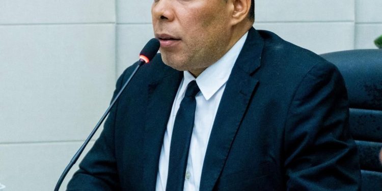 Projeto de lei do vereador Thales Diniz que exige laudos públicos dos ônibus é aprovado e vira lei em Maceió
