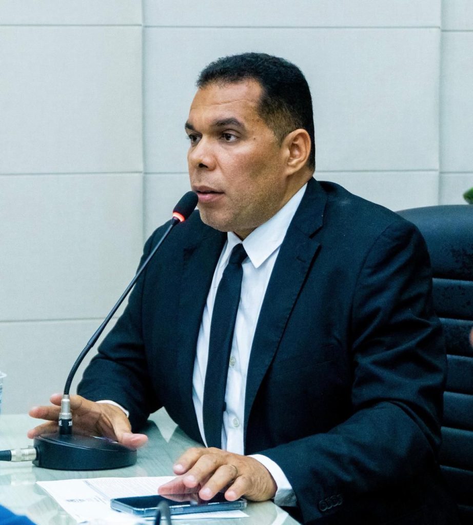 Projeto de lei do vereador Thales Diniz que exige laudos públicos dos ônibus é aprovado e vira lei em Maceió