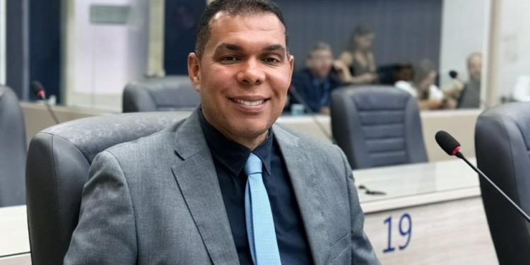 Vereador Thales Diniz solicita a instalação de iluminação de LED na principal entrada de Maceió pela BR-316 (Ladeira do Catolé) e na avenida duplicada entre o GBarbosa do Benedito Bentes e o novo CT do CSA, na Cidade Universitária.