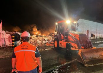 Prefeitura de Maceió mobiliza equipes para incêndio em fábrica no Polo Multissetorial
