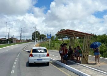Motociclista fica ferido após colisão com ônibus na Rota do Mar, em Maceió