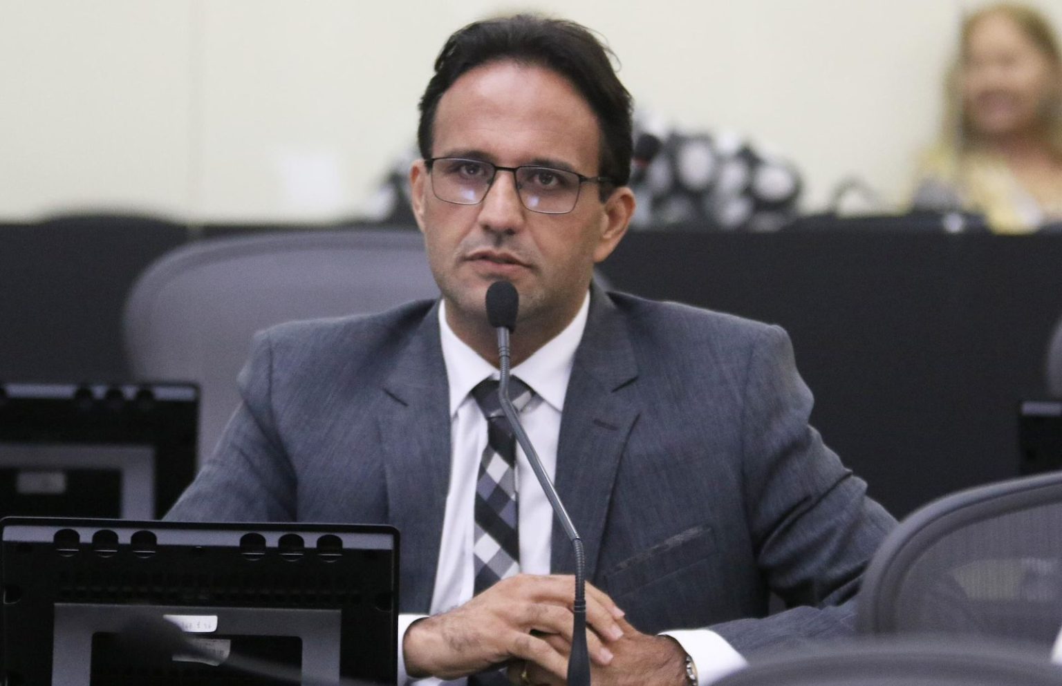 Aprovado projeto que exige certidão de antecedentes para quem trabalha com o público infantojuvenil