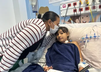 Menina de 10 anos se recupera de cirurgia cardíaca rara em Alagoas