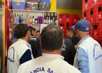 Metanol: Vigilância Sanitária inspeciona bares e depósitos para verificar origem de bebidas