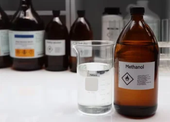 Sobe para 29 o número de intoxicações por metanol no país. Veja locais