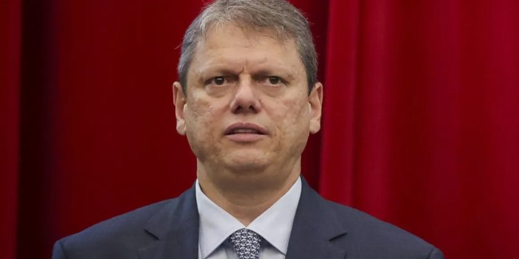 Tarcísio avisa Centrão que só decidirá sobre candidatura em fevereiro