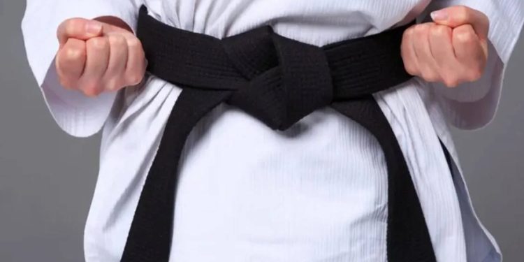 Mulher que era espancada matou marido com golpe popular no jiu-jítsu